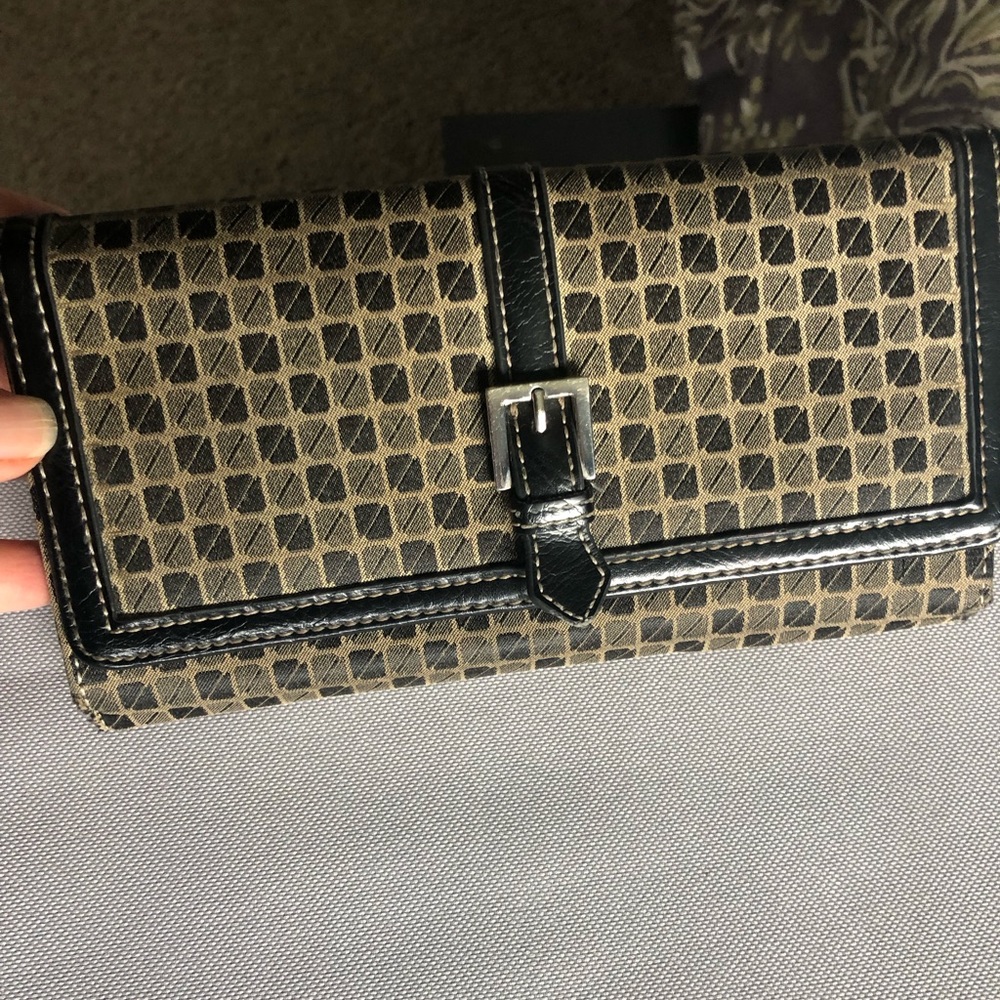 Nine & Co trifold wallet, black and tan